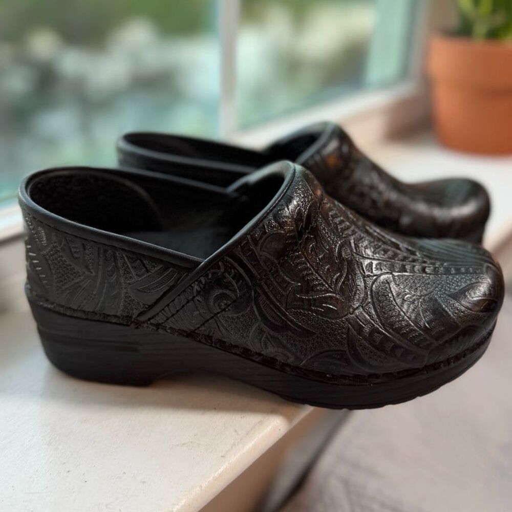 Dansko Professional Clogs in Black Leather Carved Floral Design Size 35